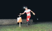 Martin Hubmann bei seinem Lauf am Nacht-OL zum Schweizer-Meister-Titel. (Bild: Benjamin Müller)