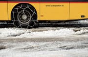 Jahrelang hat Postauto zu hohe Preise verlangt, auch weil es an Wettbewerb mangelt. (Bild: Gabriele Putzu/Keystone (Bellinzona, 12. Dezember 2017))