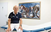 Dr. med. Markus Hitz verlässt nach mehr als drei Jahrzehnten seine Dorfpraxis in Grabs und widmet sich als Pensionär einem neuen Projekt. (Bild: Hansruedi Rohrer)