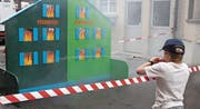 Beliebtes Spiel bei den Kindern: das Feuerlöschen. (Bild: Christof Lampart)