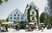 Der Schlösserrundweg wurde mit einem Apéro feierlich eröffnet. (Bild: pd)