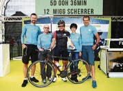 Migg Scherrer mit seinem Supporterteam. (Bild: Race Around Austria)