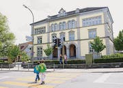 Frontansicht des 150jährigen Schulhauses Hauptstrasse. (Archivbild: Donato Caspari)