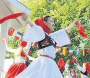 Tänzerinnen am Kulturenfest. (Archivbild: Max Eichenberger)