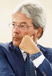 Sie prägen den Wahlkampf (von links): Ex-Premier Silvio Berlusconi, Movimento-5-Stelle-Chef Beppe Grillo und Regierungschef Paolo Gentiloni. (Bilder: Julien Warnand/EPA, Gregorio Borgia/AP, Salvator Di Nolfi/Keystone)