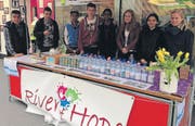Buchser Jugendliche machten mit einem Stand auf die weltweit knappe Ressource Wasser aufmerksam. (Bild: pd)