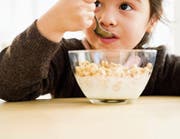 Schon mit dem morgendlichen Müesli wird oft viel zu viel Zucker gegessen. (Bild: Getty)