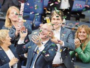 Fraktionsmitglieder der Grünen um Volker Beck jubeln über den Beschluss zur Ehe für alle. (Bild: Wolfgang Kumm/Keystone (Berlin, 30. Juni 2017))