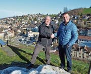 Hanspeter Kessler freut sich, mit Marcel Dörig einen Nachfolger für das Präsidium des Quartiervereins Säge gefunden zu haben. (Bild: Roger Fuchs)