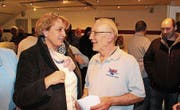 Regierungsrätin Cornelia Komposch im Gespräch mit Vereinspräsident Richard Angehrn. (Bild: PD)
