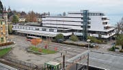Das Hotel Metropol soll dem Projekt weichen. Die Frage der Schutzwürdigkeit ist eines der hängigen Verfahren. (Bild: Max Eichenberger)