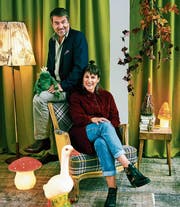 Vater und Tochter Gubser lieben Märchen, weil dort das Gute stets über das Böse siegt. (Bild: Joan Minder)