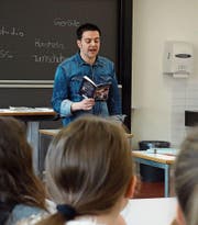 Autor Stephan Sigg las aus dem Buch «Fitness-Junkie» vor.