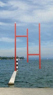 Mal Kunst, mal Stacheldraht: Die Grenze zwischen Kreuzlingen und Konstanz hat viele Gesichter – und Arnulf Moser kennt viele Geschichten. (Bilder: R.A.)