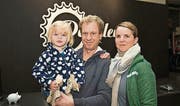 Malin besucht mit Vater Adrian und Mutter Elisabeth Damann das Velofest. (Bilder: Andreas Taverner)
