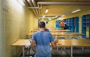 Der grösste Raum in der Zivilschutzanlage ist der Ess- und Aufenthaltsbereich. (Bild: Michel Canonica)