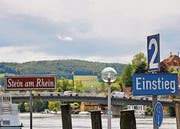 Die Kursschiffe halten am Rande der Altstadt.