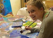 Julia Dürler hat vor rund einem Jahr die Acrylmalerei für sich entdeckt. (Bild: pd)