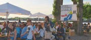 Schönes Wetter und leckere Fischchnusperli: Das Segler- und Fischerfest zieht viele Besucher an. (Bild: Margrith Pfister-Kübler)