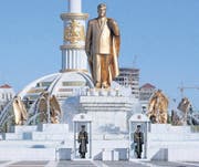 Auch autokratische Regimes wie Turkmenistan wollen ihre Bürger belauschen. (Bild: ap/Burhan Ozbilici)