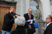 Am Montag wurde die Petition in Herisau der Ausserrhoder Regierung übergeben. (Bild: APZ)