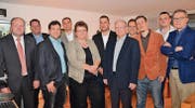 Gruppenbild mit Dame: Die Kandidatin und die Kandidaten der SVP für die Wahlen ins Wiler Stadtparlament. (Bild: Philipp Haag)