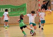 Am Raiffeisen-Juniorenhallenturnier des FC Buchs sind engagiert geführte Zweikämpfe garantiert. (Bild: Robert Kucera)