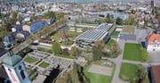 So könnte es einmal aussehen: Die Visualisierung zeigt den Blick auf die Festwiese und das Stadthaus. Rechts sieht man den Dreispitz und das Schreiber-Schulhaus. (Bild: pd)