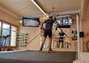 Schiefe Rollphase, breite Armführung, schwerer Atem: Der Testläufer ist meilenweit von olympischen Träumen entfernt. (Bild: Dominic Wirth)