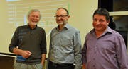 Urs Bosshard (Gemeinderat, Finanzkommission), Walter Schiess, Finanzverwalter, und Ernst Koller, Gemeindepräsident. (Bild: DÖ)