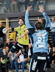 Starker Rückhalt: Aurel Bringolf (rechts) liess St. Otmars Spieler mit 20 Paraden verzweifeln. (Bild: Ralph Ribi)