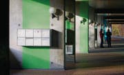 Der Referenzzinssatz ist auf ein Rekordtief gesunken. Viele Mieter haben das Recht auf eine Mietzinsreduktion, müssen diese aber oft aktiv einfordern. (Bild: ky/Alessandro Della Bella)