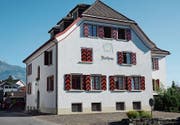 Der finanzielle «Sonnenschein» der Rechnung 2017 lässt das Grabser Rathaus in hellem Licht erstrahlen. (Bild: Hanspeter Thurnherr)