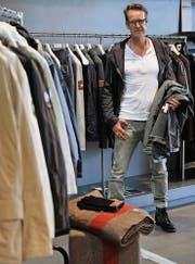 Thomas Beller, Chefdesigner der Strellson Sportswear, hat die Swiss Cross Original Jacke entworfen. (Bild: Reto Martin)
