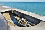 Jetzt ist ein weiteres Teilstück der Arboner Uferpromenade einfach weggebrochen. Zurück bleibt ein gespenstischer Krater.