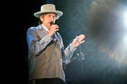 Das lange Warten hat ein Ende: Bob Dylan wird mit dem Literaturnobelpreis ausgezeichnet. (Bild: Keystone)