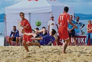 Szene aus dem Spiel: Auch Fallrückzieher kommen zum Einsatz. (Bild: Fritz Heinze)