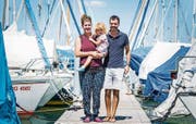 Auf Besuch im alten Hafen: Jessica, Amyra und Christian Grundlehner. (Bild: Andrea Stalder)