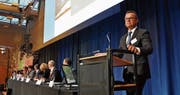 Marco Züger kann den teilnehmenden Genossenschafterinnen und Genossenschaftern über das Jahr 2016 Gutes berichten. (Bild: JM)