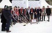 Die Promotoren von «Sion 2026» bei einem Auftritt auf dem Bundesplatz. (Bild: Peter Schneider/Keystone (Bern, 20. Januar 2017))