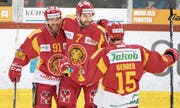Emanuel Peter (Mitte) will heute Abend mit Langnau einen Schritt in Richtung Playoff-Qualifikation machen. (Bild: Marcel Bieri/KEY (Langnau, 1. Februar 2018))