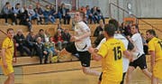Die Lücke am Kreis gefunden und sogleich zum Treffer genutzt: Nils Lippuner war mit neun Toren erfolgreichster Schütze des HC Buchs-Vaduz. (Bild: Robert Kucera)