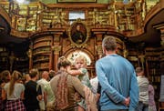 Die St. Galler Stiftsbibliothek will familienfreundlicher werden und mehr Schweizer anziehen. Nicht nur an der Museumsnacht. (Bild: Michel Canonica (St. Gallen, 11. September 2016))