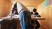 Der Besuch des Deutschunterrichts an den Quartierschulen soll allen offenstehen, ungeachtet ihres Status. (Bild: Gaëtan Bally/KEY)