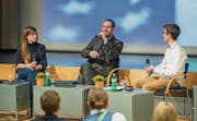 Arthur Honegger beantwortet die Fragen zum US-Wahlkampf von den Kanti-Schülern Patricia Kudrnac und Patrick Sproll beim Kanti-Forum 2016. (Bild: Andrea Stalder)