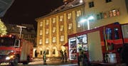 Das Baronenhaus wird zum Schauplatz einer gross angelegten Feuerwehrübung. (Bilder: Jörg Roth)