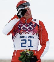 Tränen des Glücks: Dario Cologna nach seinem Triumph im Skiathlon in Sotschi. Heute führt der dreifache Olympiasieger die Schweizer Delegation als Fahnenträger an. (Bild: Peter Klaunzer/KEY)