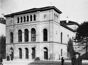Das Stadttheater am Bohl im ursprünglichen Zustand von 1857. Der Umbau von 1907 veränderte das Äussere dann stark. (Stadtarchiv Ortsbürgergemeinde St.Gallen)