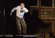 Steptänzer Lukas Weiss heizte mit seinen heissen Rhythmen die Reithalle auf (Bild: Fritz Heinze)