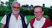 Jost Rüegg und Kurt Schmid-Andrist auf Schloss Girsberg. Im Hintergrund die «Brunnegg». (Bild: Kurt Peter)